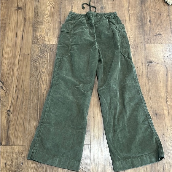 Urban Outfitter NWT Green Corduroy Wide-Leg Pants - Picture 2 of 7